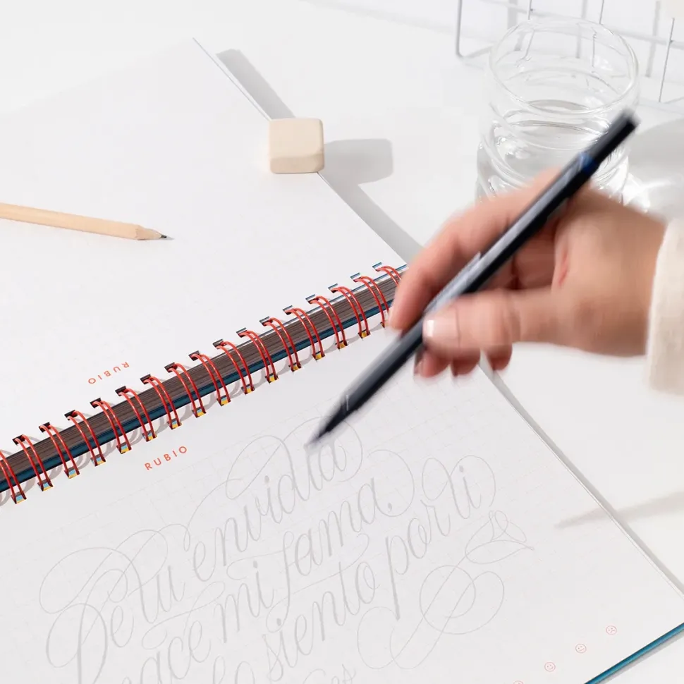 Cuaderno de Lettering paso a paso Rubio
