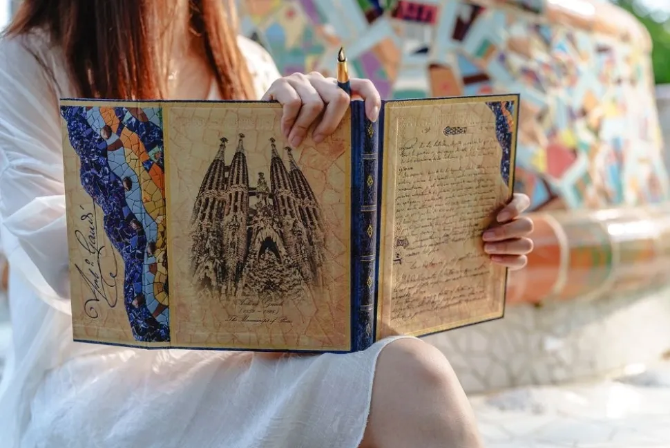 Cuaderno de tapa dura Midi rayado Gaudí, Manuscrito de Reus Paperblanks 12x18cm 120g/m²
