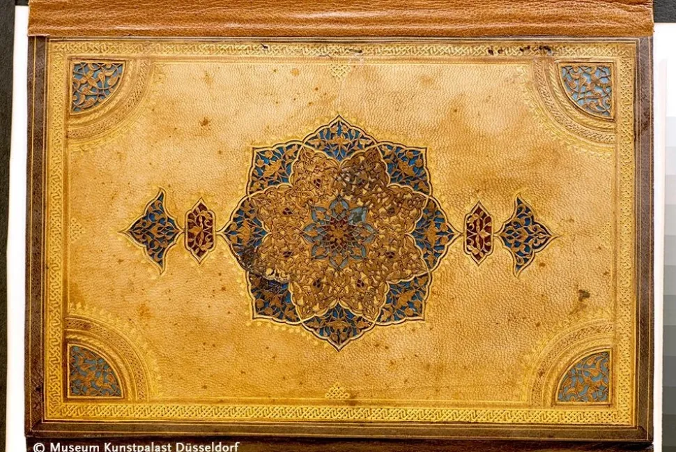 Cuaderno de tapa dura Midi liso Safavid Índigo Paperblanks 12x18cm 120g/m²