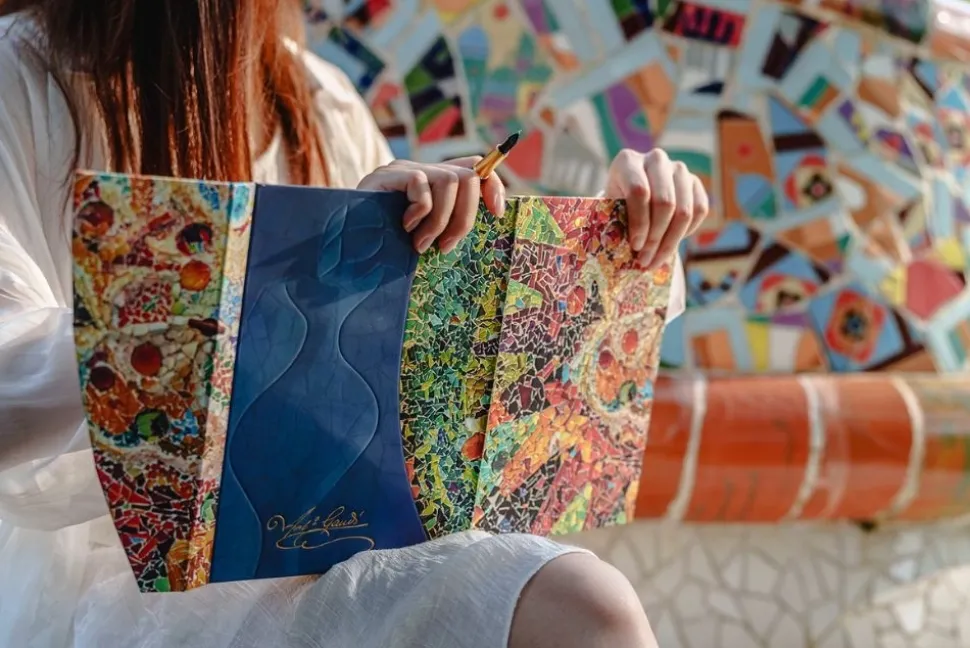 Cuaderno de tapa dura Ultra liso Sol de Gaudí Paperblanks 17,5x23cm 120g/m²