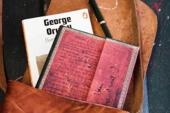 Cuaderno de tapa dura Ultra rayado Orwell, 1984 Paperblanks 17,5x23cm 120g/m²